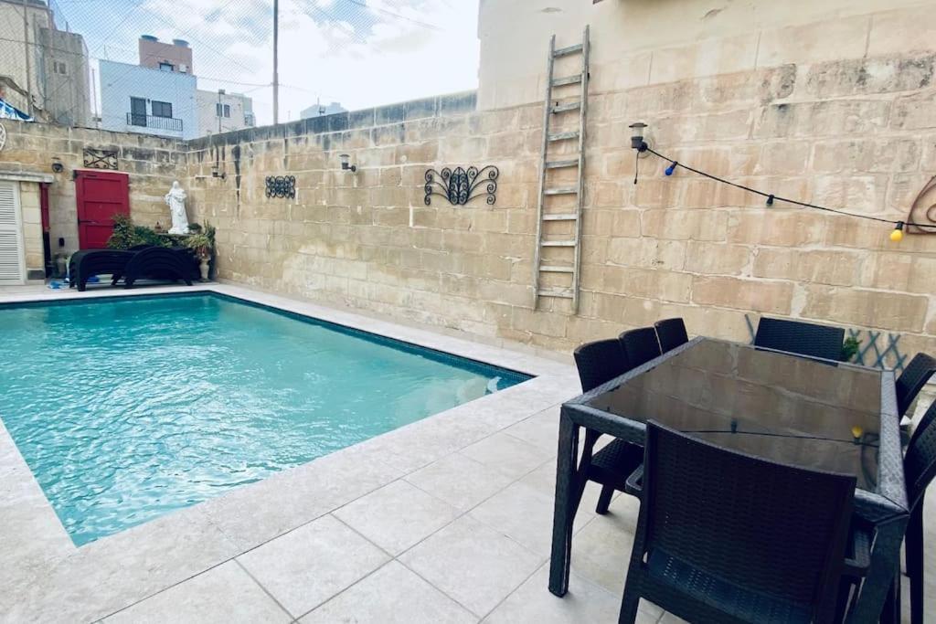 Free Breakfast, Pool, Spacious Aircon Hideaway Apartment Mosta Exterior foto