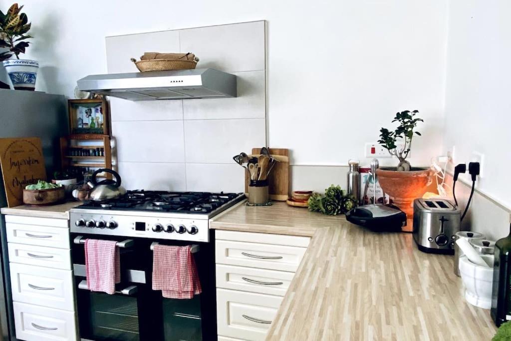 Free Breakfast, Pool, Spacious Aircon Hideaway Apartment Mosta Exterior foto