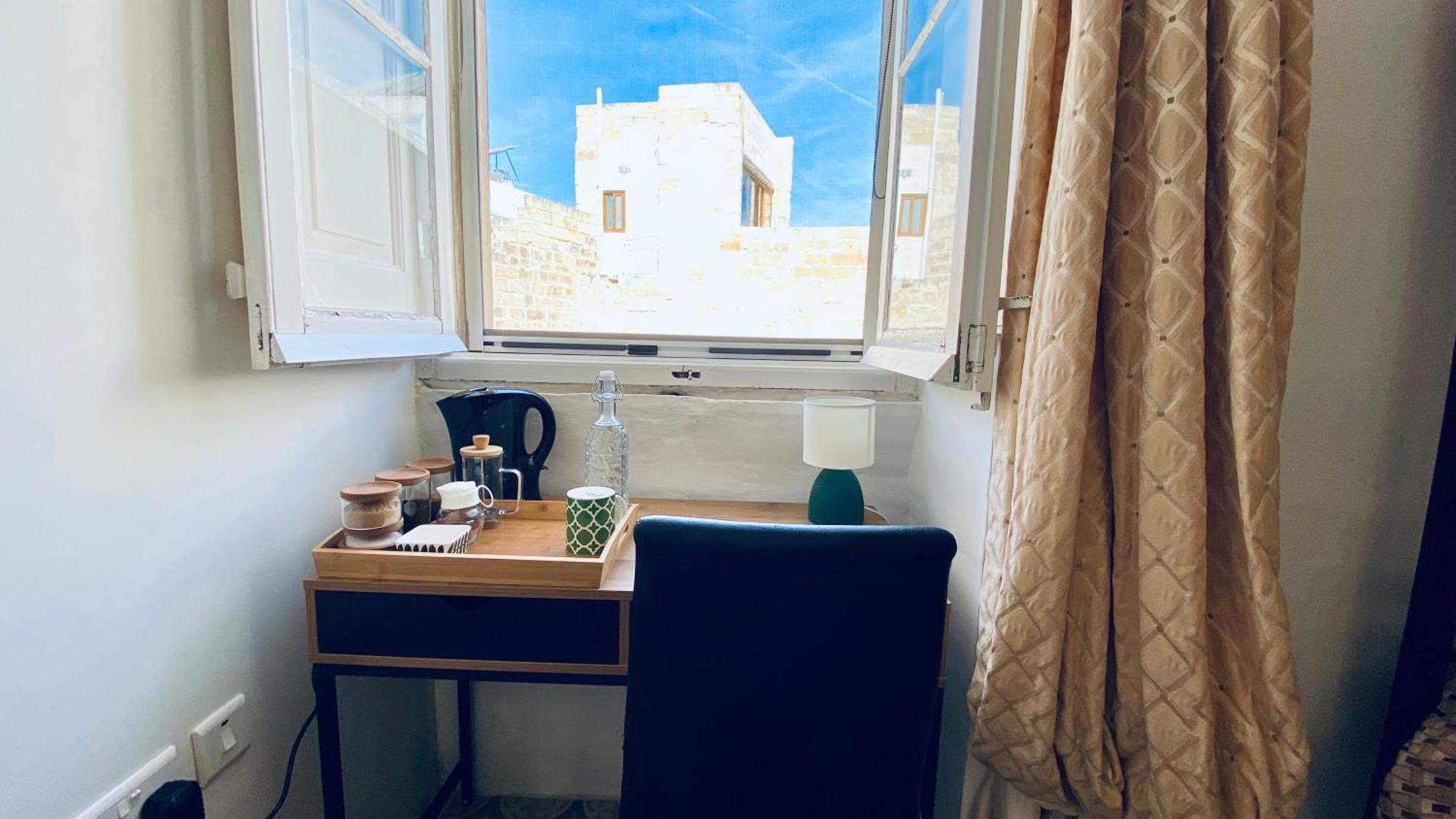 Free Breakfast, Pool, Spacious Aircon Hideaway Apartment Mosta Exterior foto
