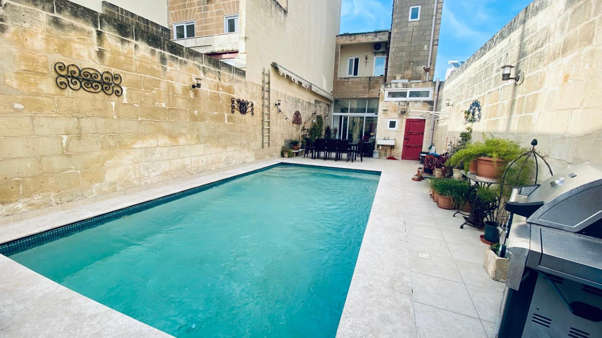 Free Breakfast, Pool, Spacious Aircon Hideaway Apartment Mosta Exterior foto