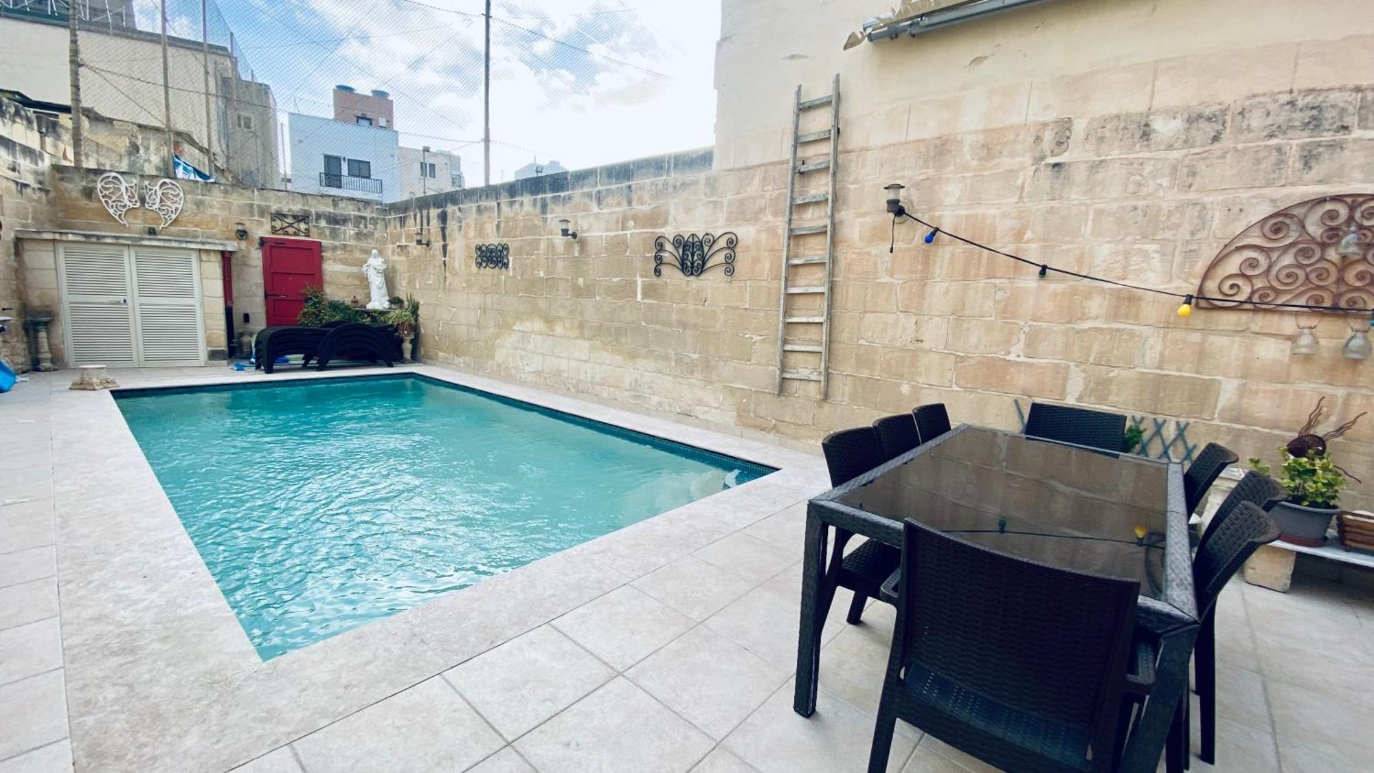 Free Breakfast, Pool, Spacious Aircon Hideaway Apartment Mosta Exterior foto